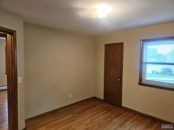 812 Cedar Avenue image 5 of 6