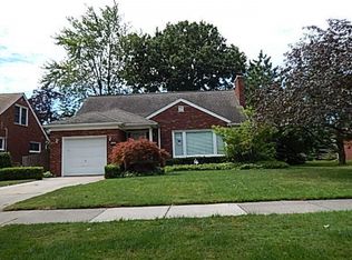 1449 Torrey Rd, Grosse Pointe Woods, MI 48236