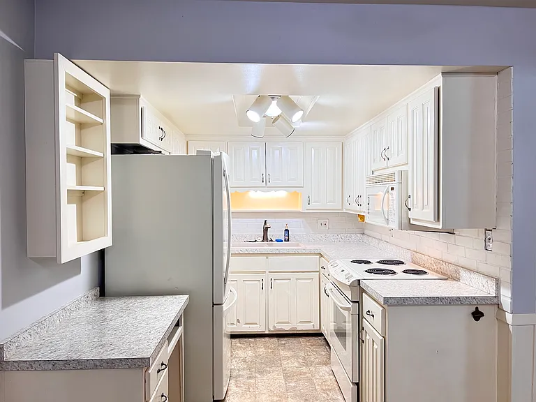 8141 Valley Estates Dr — Photo 25