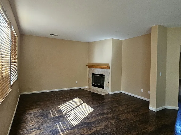 4147 Heirloom Ln — Photo 3