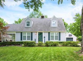 1907 W 72nd Ter, Prairie Village, KS 66208