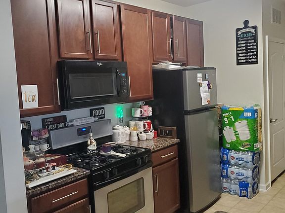 4th image of 2263 York Dr