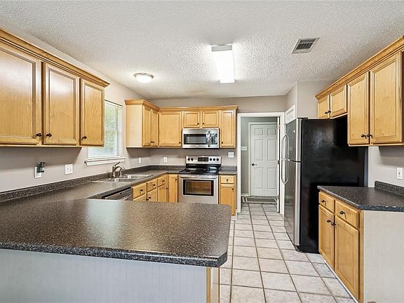 4th image of 2363 McDonald St