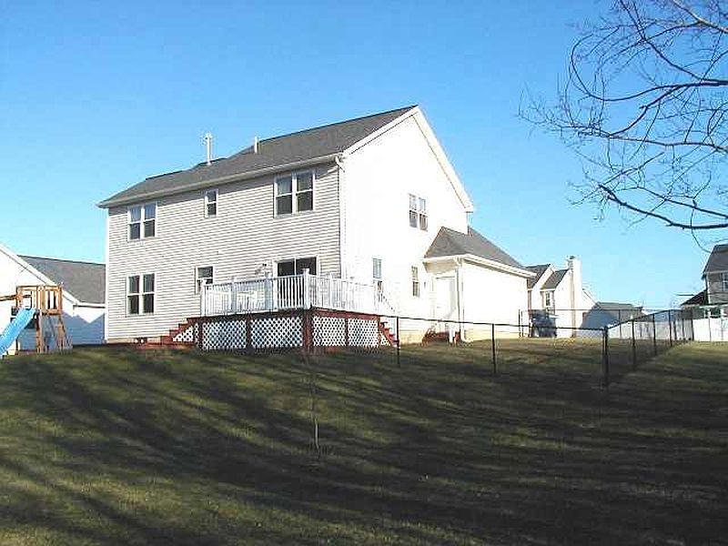 3rd image of 23 CEDARCREST Drive
