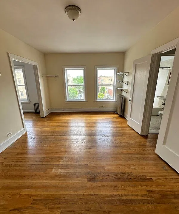 2712 N Milwaukee Ave #211