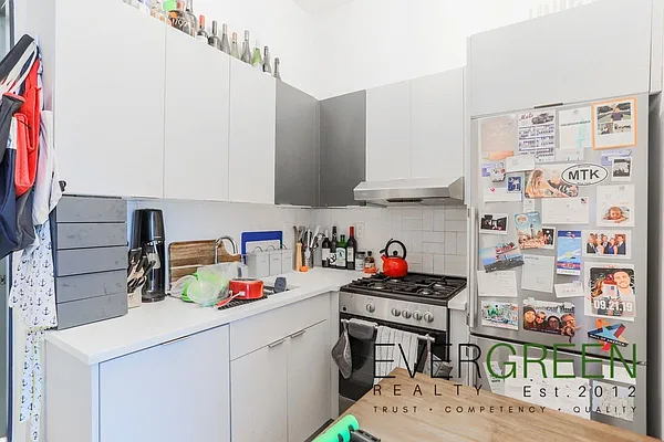 Rented by Evergreen Apartments BK | media 3