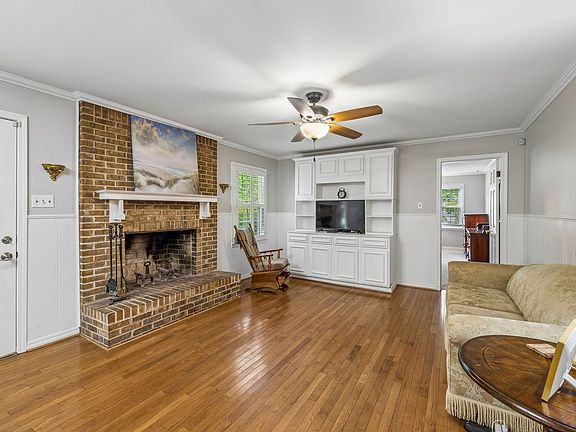 3rd image of 1305 Jewell Dr