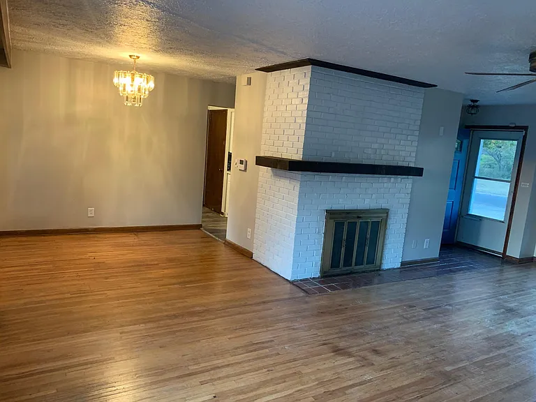 2231 N Roosevelt Ave — Photo 6