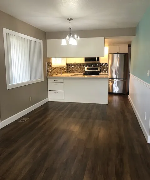 1223 N Western Ave — Photo 6