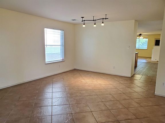 3rd image of 15308 Sarahs Creek Dr