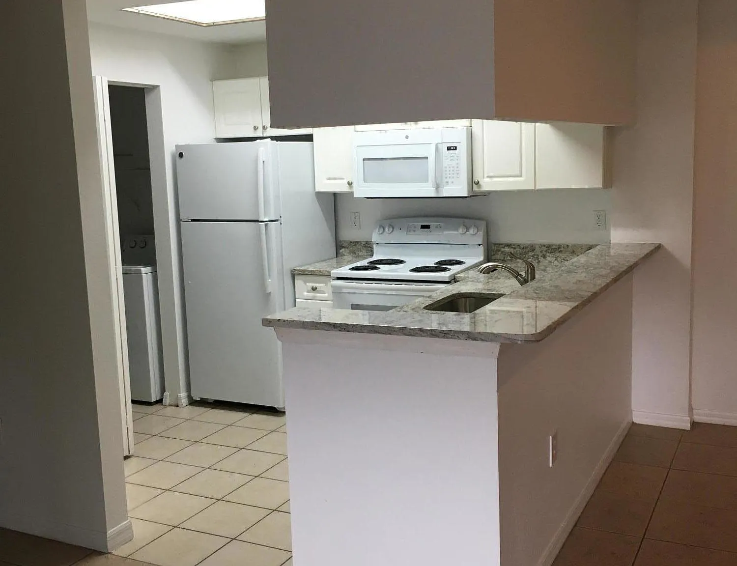2 bed, 2.0 bath, 1092 sqft, $2,300 — Photo 2