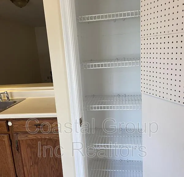 910 Jay Are Ct — Photo 5