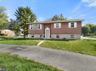 13503 Paradise Dr, Hagerstown, MD 21742