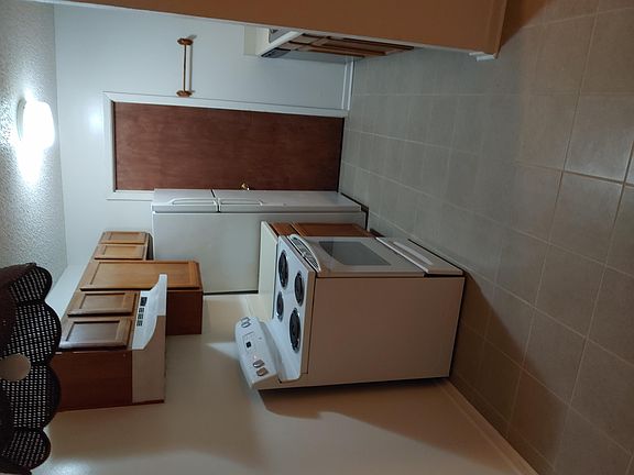 3rd image of 1701 Cedarhill Dr APT B