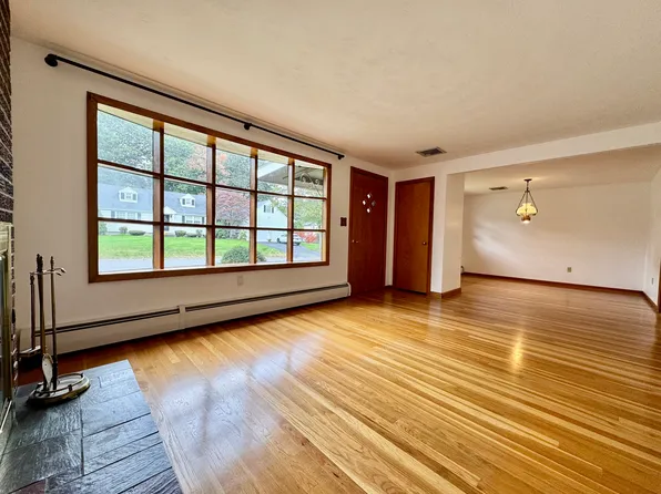 9 Pratt Ln, Shrewsbury, MA 01545