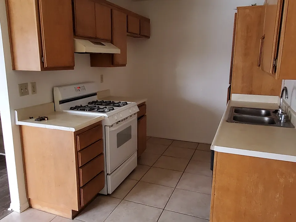 1839 E Avenue J10 #1
