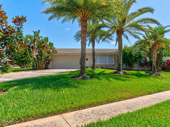 2nd image of 1 Magnolia Cir