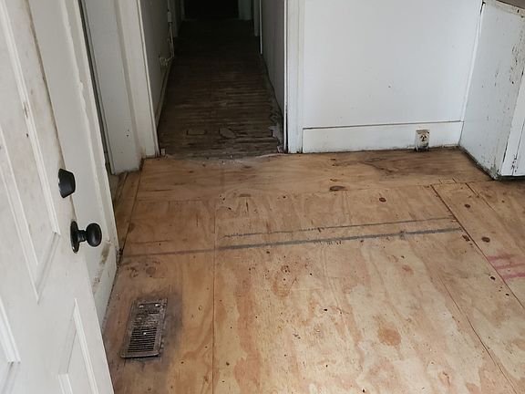 4th image of 659 Paul St