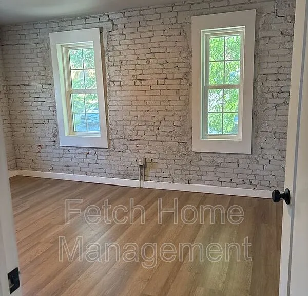 218 Walnut St #3 — Photo 4