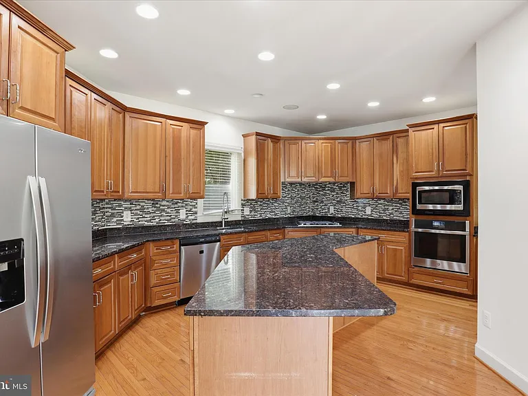 23059 Bronstein Ln — Photo 23