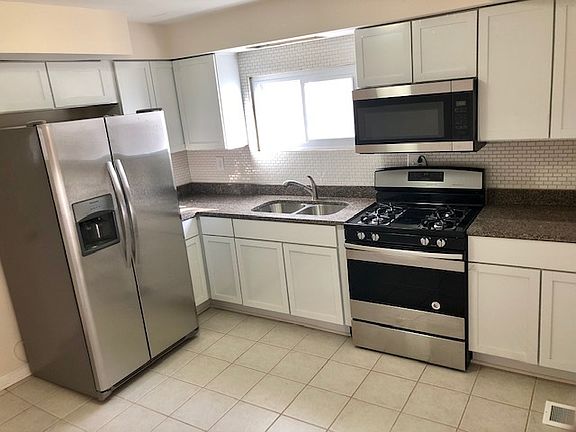 2nd image of 4027 N Kilbourn Ave #1R