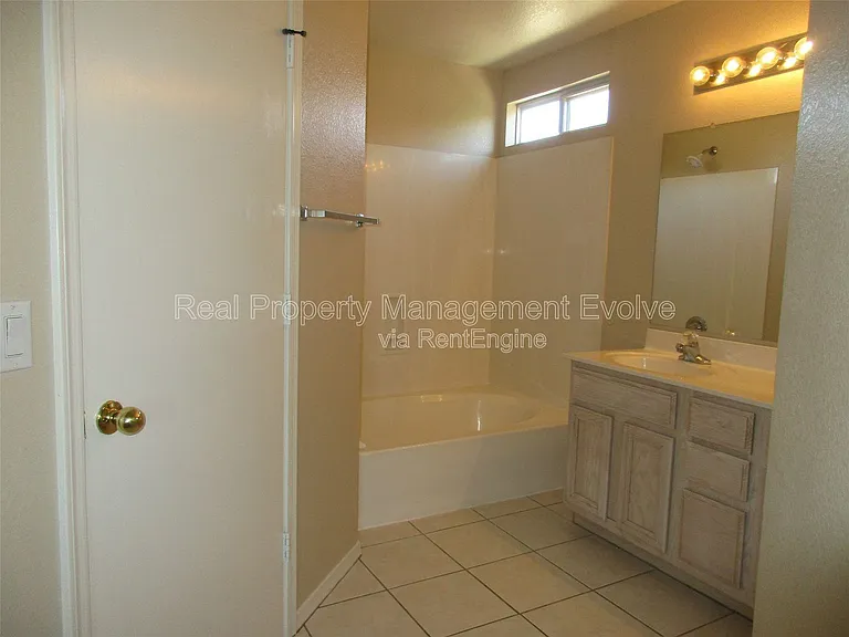 7418 W Eva St — Photo 17
