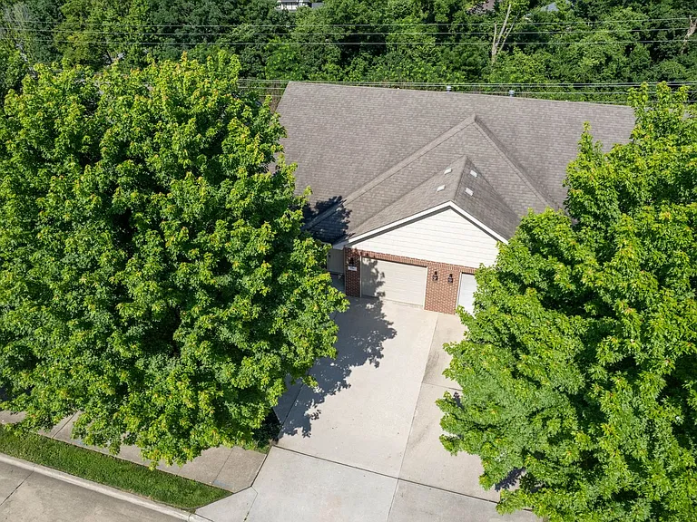 701-703 Glenstone Dr. — Photo 4