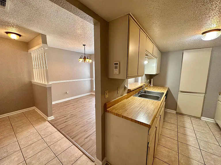 1244 Royal Crest Dr — Photo 8