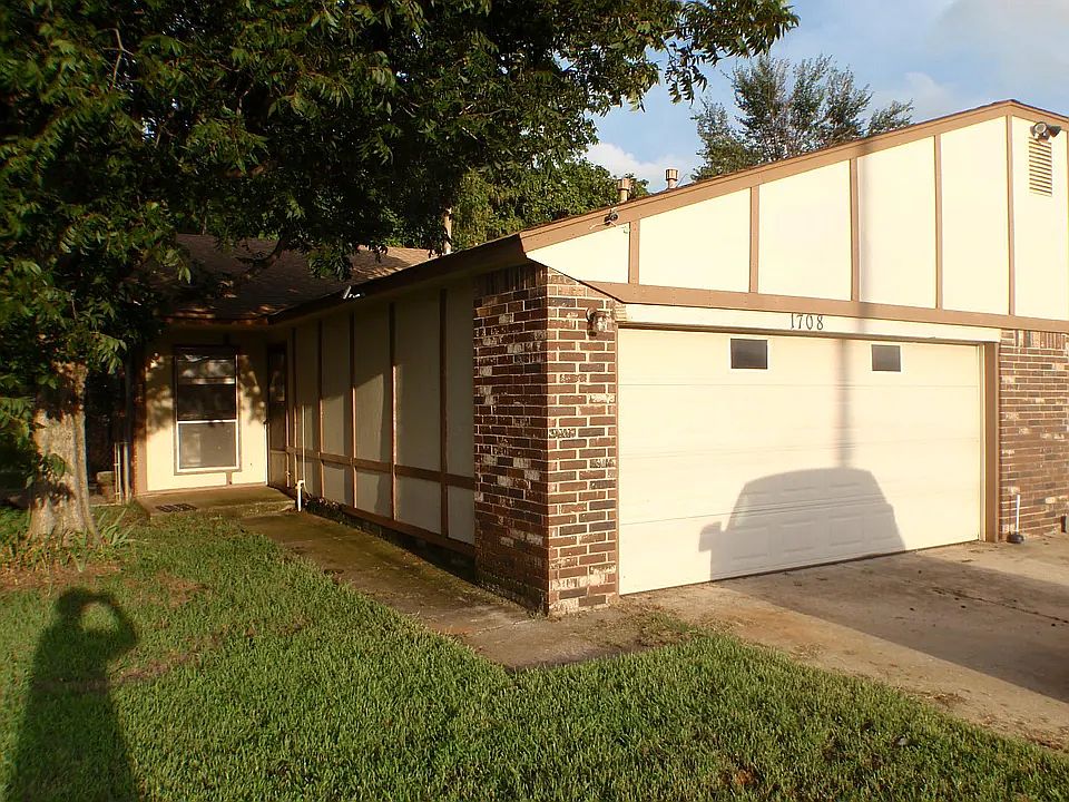 1st image of 1708 S Mansfield Ave