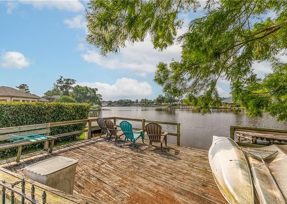 1st image of 300 Lake Crescent Cir