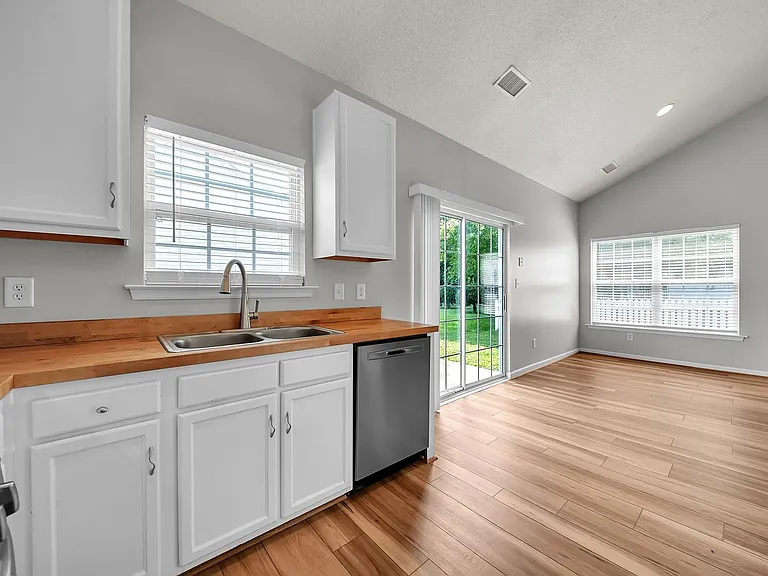 408 Holmes Blvd — Photo 14