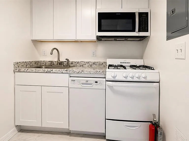 120 Blue Point Way #170 — Photo 7