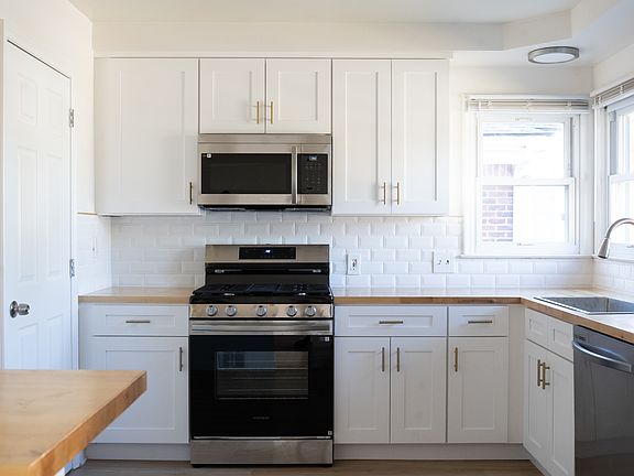 3rd image of 13031 Oak Park Blvd