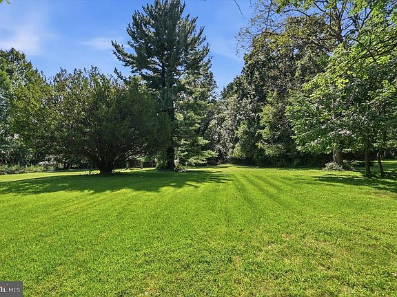 2nd image of 416 S Old Middletown Rd