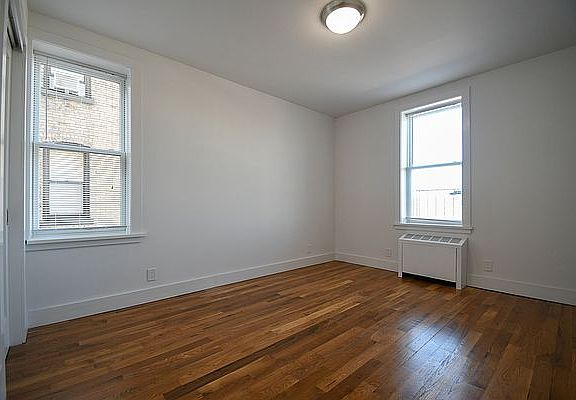 4th image of 2175 Cedar Ave #9D