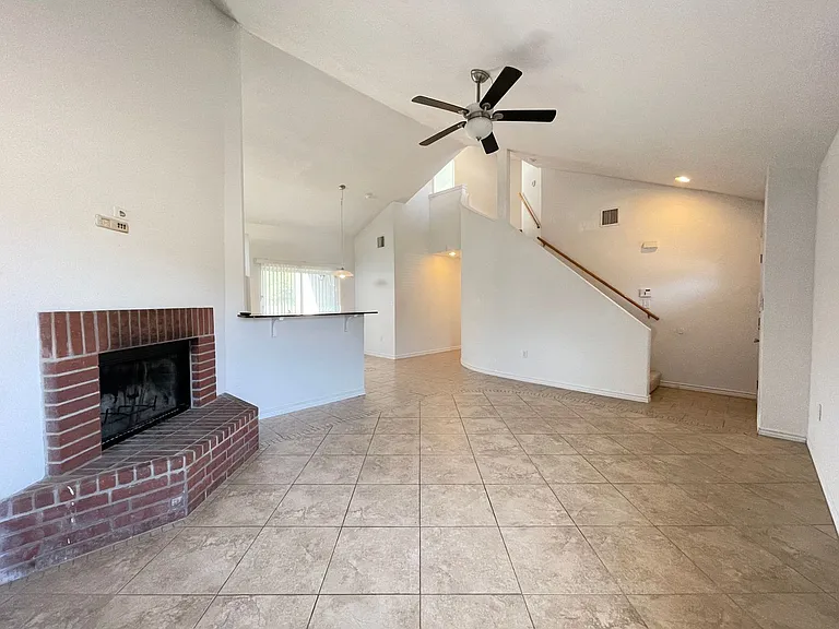 206 Ariana Ct — Photo 3