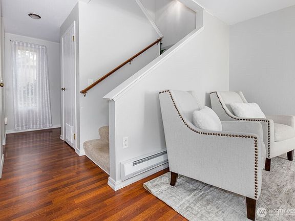 5th image of 1555 Union Avenue NE #22