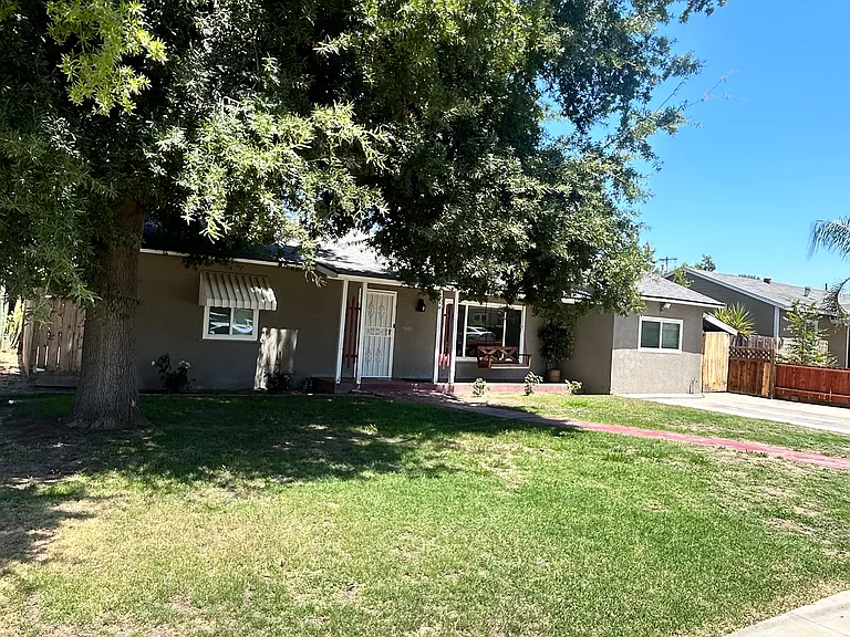 2345 E Brown Ave — Photo 3