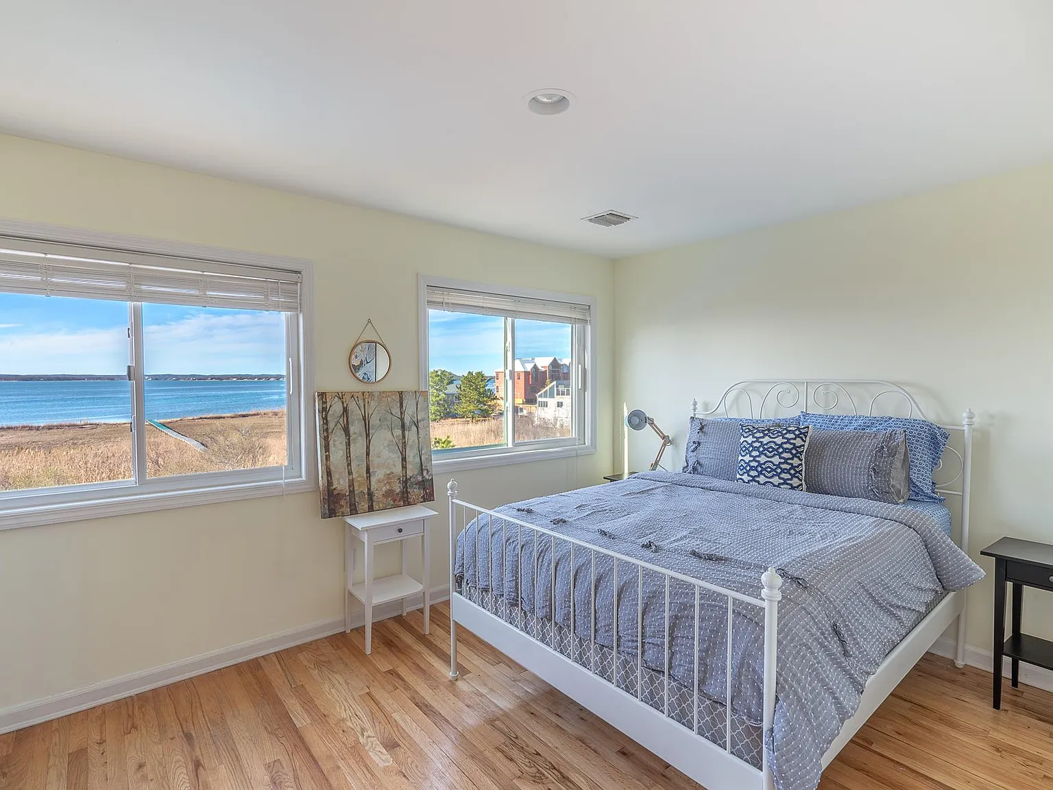 5 bed, 4.0 bath, 2600 sqft — Photo 4