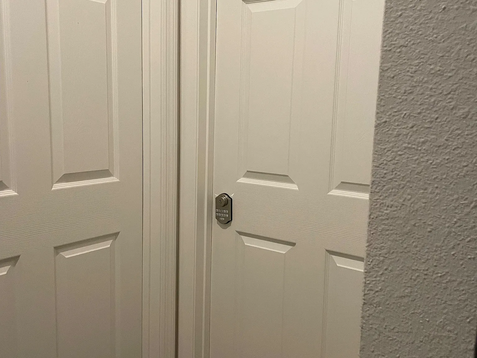 2 bed, 3.0 bath, 2400 sqft, $979 — Photo 4