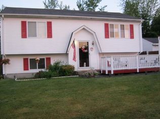 2 Kings Forest Ln, West Warwick, RI 02893