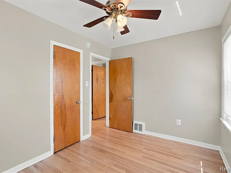 100 S Custer Ave — Photo 13
