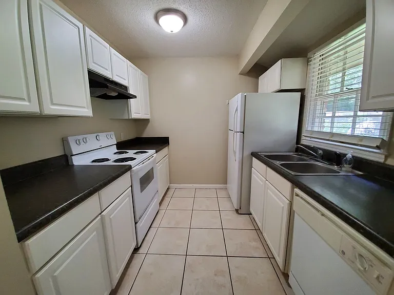 105 Springdale Rd — Photo 7