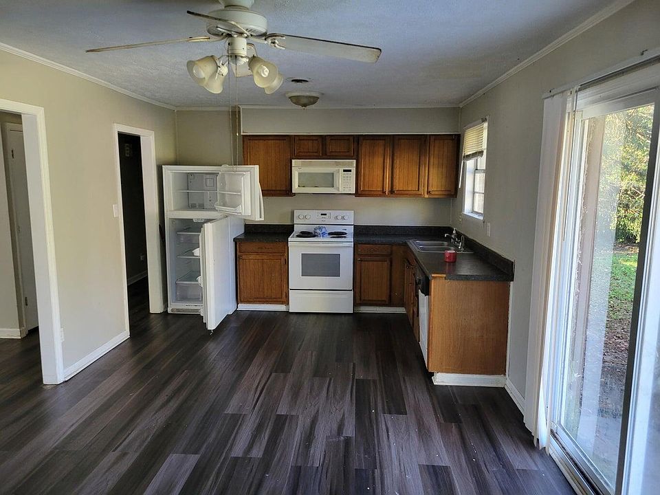 2nd image of 3111 Parrish Rd