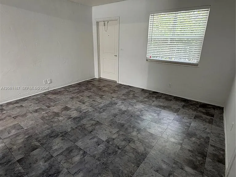 739 SW 9th St #4 — Photo 7