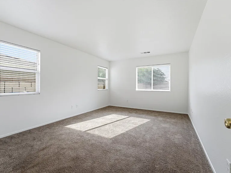 42144 Madison Ct — Photo 13