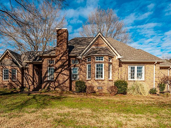 3rd image of 129 Buchanan Cir