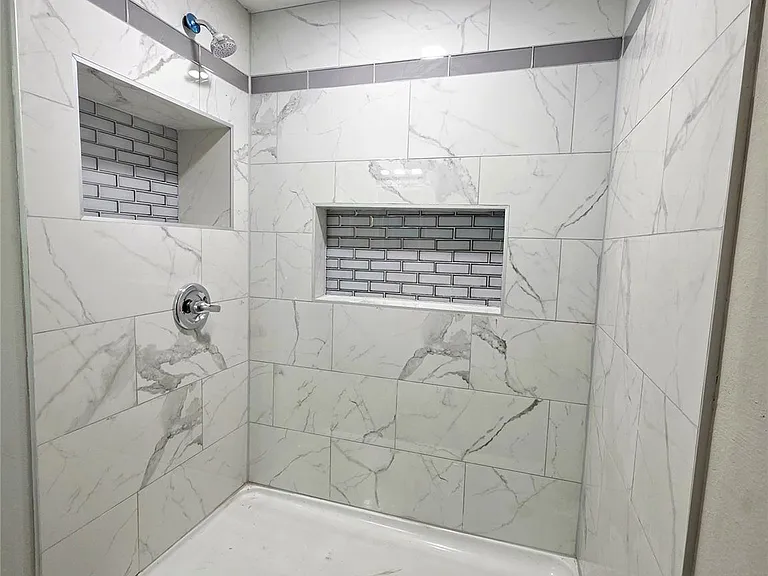 310 Paddock St #6 — Photo 9