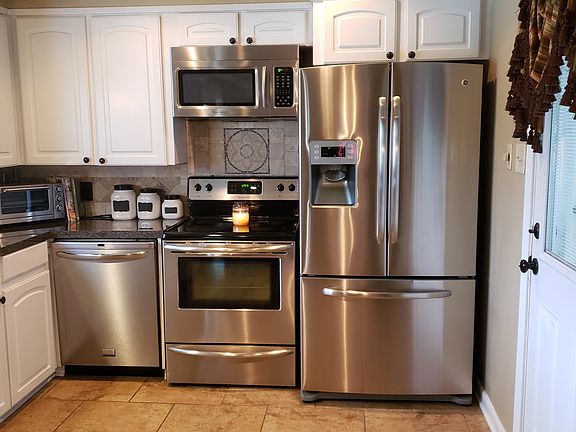 5th image of 2404 Arlington Pl