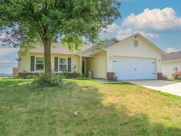 7989 Sunset Ct, Columbus, IN 47201